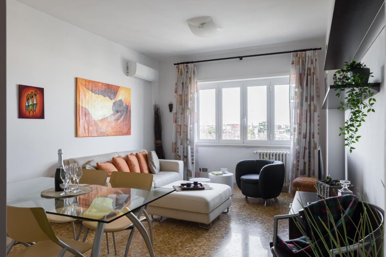 Amoretti Apartment, 6 Persone, 3 Camere, 2 Bagni, Balcone, Wi-Fi, Metro B Monti Tiburtini Rome Buitenkant foto