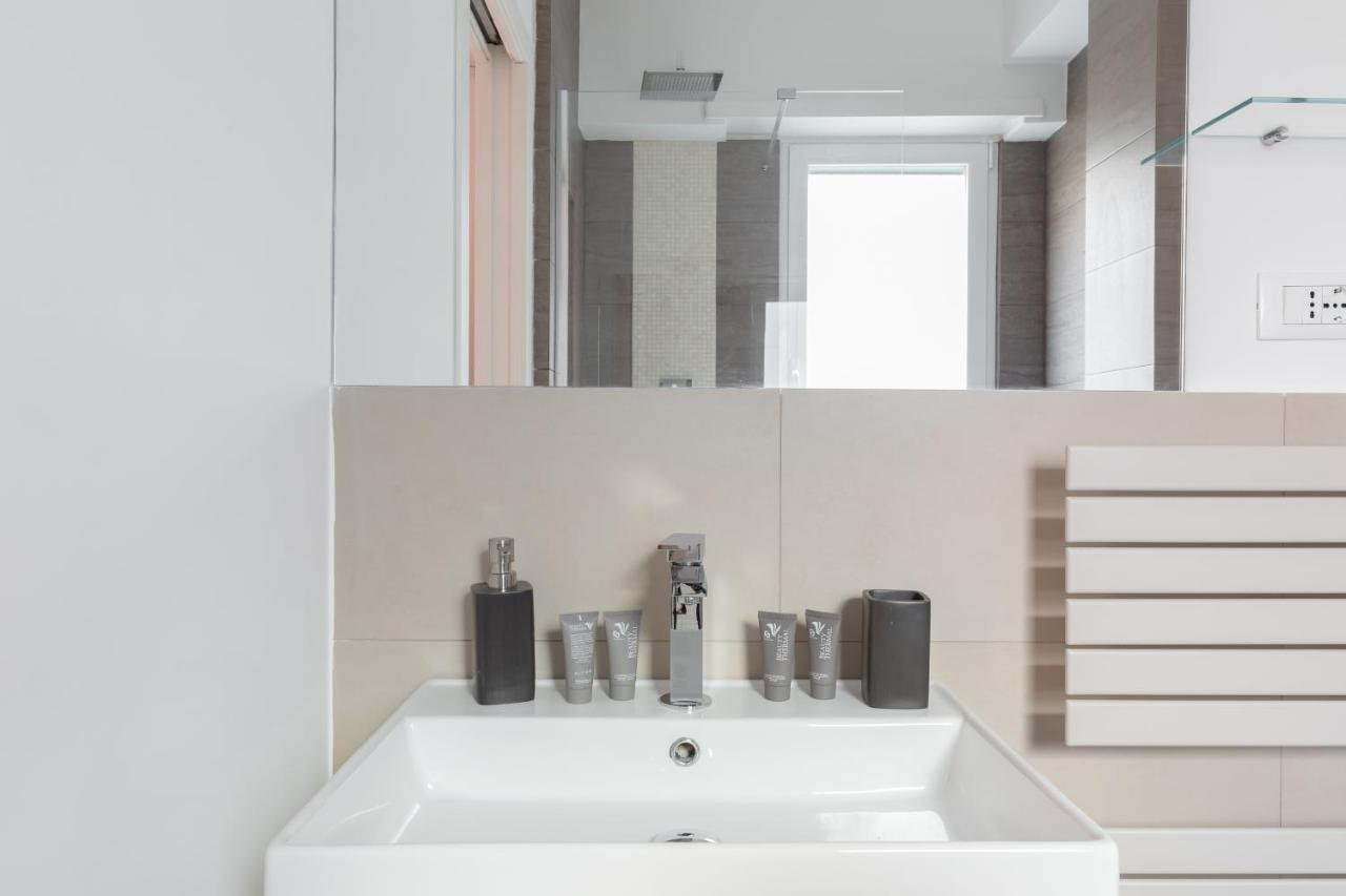 Amoretti Apartment, 6 Persone, 3 Camere, 2 Bagni, Balcone, Wi-Fi, Metro B Monti Tiburtini Rome Buitenkant foto