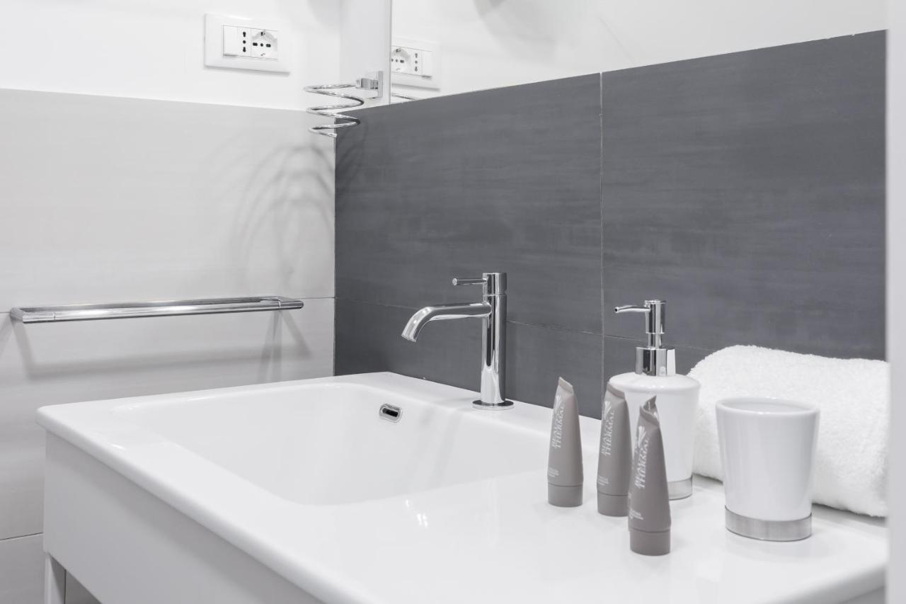 Amoretti Apartment, 6 Persone, 3 Camere, 2 Bagni, Balcone, Wi-Fi, Metro B Monti Tiburtini Rome Buitenkant foto