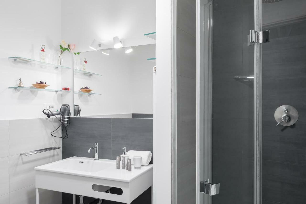 Amoretti Apartment, 6 Persone, 3 Camere, 2 Bagni, Balcone, Wi-Fi, Metro B Monti Tiburtini Rome Buitenkant foto